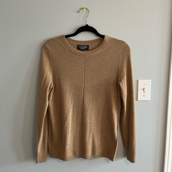 Banana Republic Sweaters - Banana Republic Filpucci yarn sweater